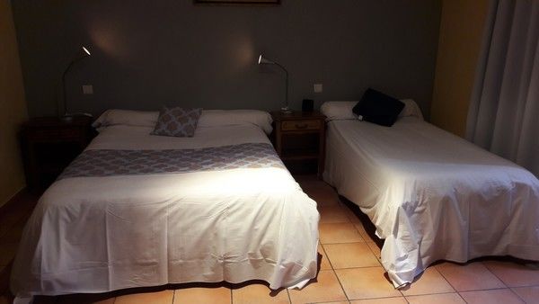 Logis Hotel De L'Etang Cucuron Eksteriør billede