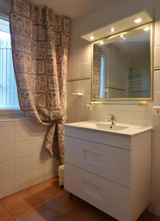 Logis Hotel De L'Etang Cucuron Eksteriør billede